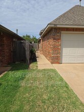 1901 Lariat Cir in Edmond, OK - Foto de edificio - Building Photo