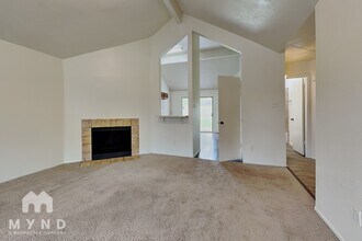 10002 Green Valley Ln in Houston, TX - Building Photo - Building Photo