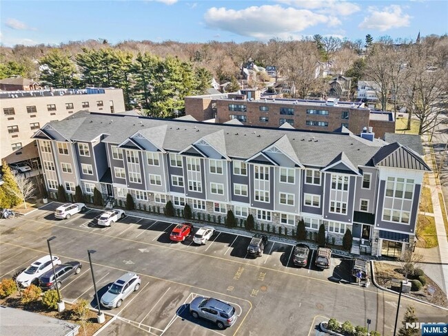 property at 313 Woodland Pl