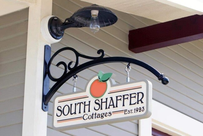 375 S Shaffer St in Orange, CA - Foto de edificio - Building Photo