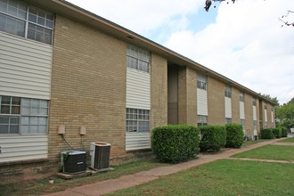 Trinity Place Apartments in Del City, OK - Building Photo - Building Photo