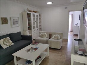 100 Sunrise Dr in Miami, FL - Building Photo - Building Photo
