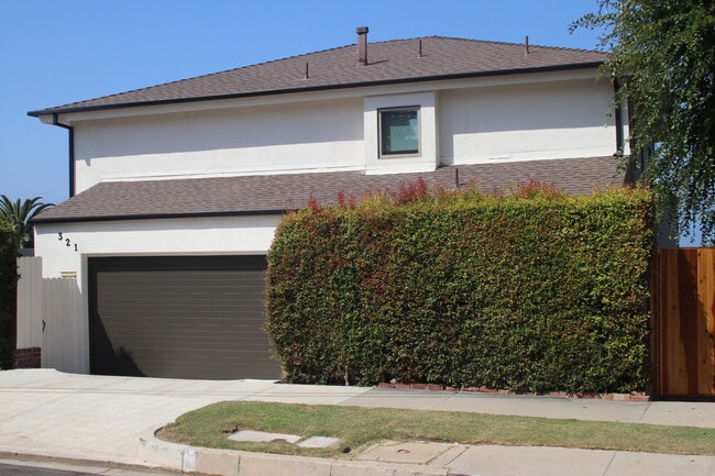 property at 321 N Las Casas Ave
