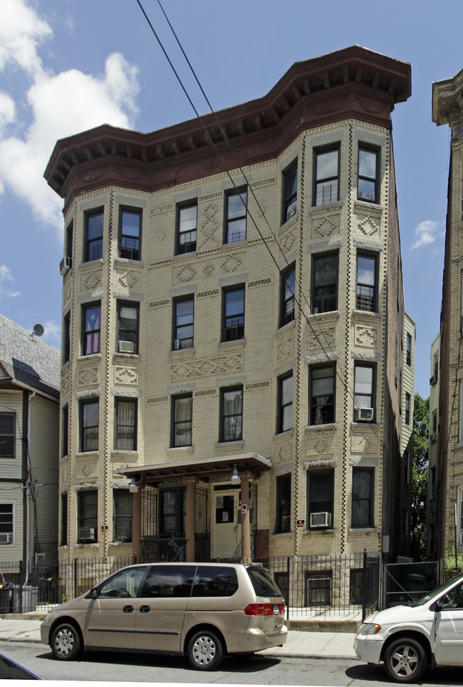 112 Saratoga Ave in Yonkers, NY - Building Photo - Building Photo