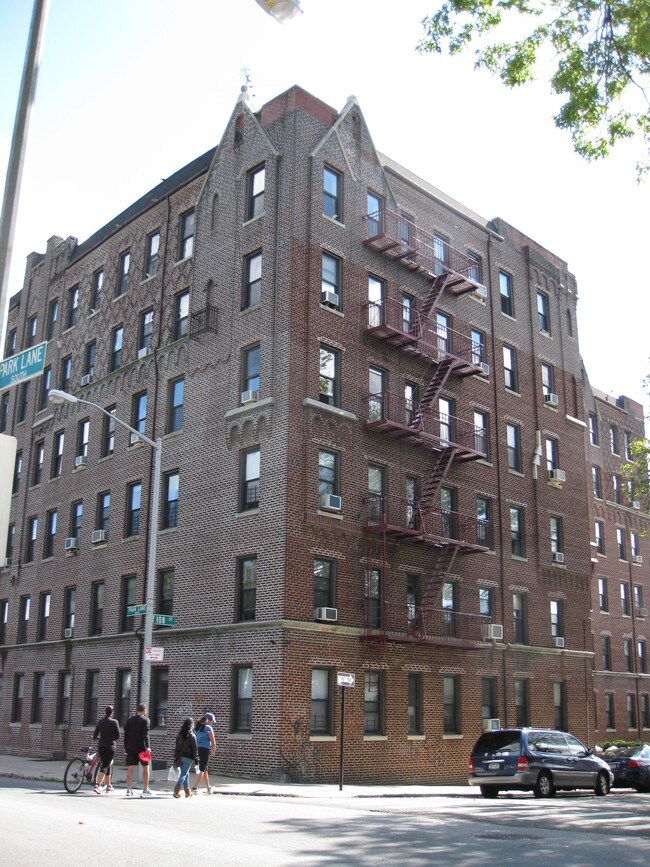 84-05 108th St in Jamaica, NY - Building Photo - Building Photo