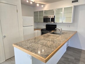 90 Firwood Rd in Port Washington, NY - Building Photo - Building Photo