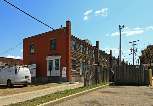 Neal Terrace in Cleveland, OH - Building Photo - Building Photo