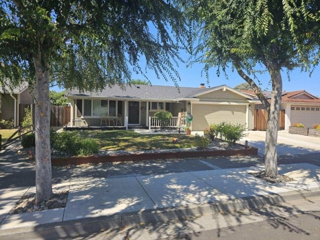 property at 581 Chickasaw Ct