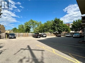 286 Vine St in St Catharines, ON - Building Photo - Building Photo