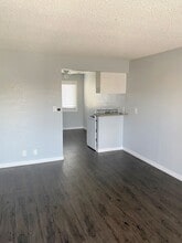 Island View Terrace in Rancho Palos Verdes, CA - Foto de edificio - Building Photo