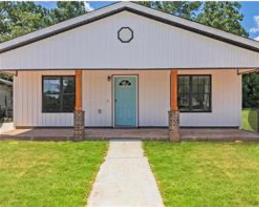 314 Chestnut St in Fort Valley, GA - Building Photo