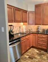 2632 Wagon Dr in Alexandria, VA - Foto de edificio - Building Photo