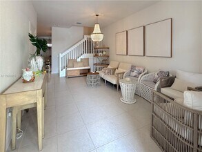 1060 SE 26th Ter in Homestead, FL - Building Photo - Building Photo