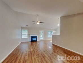 285 Stone Meadow Ct in Kernersville, NC - Foto de edificio - Building Photo