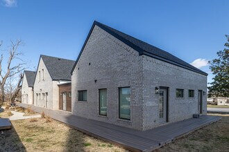 510 N 8th St in Rogers, AR - Building Photo - Building Photo