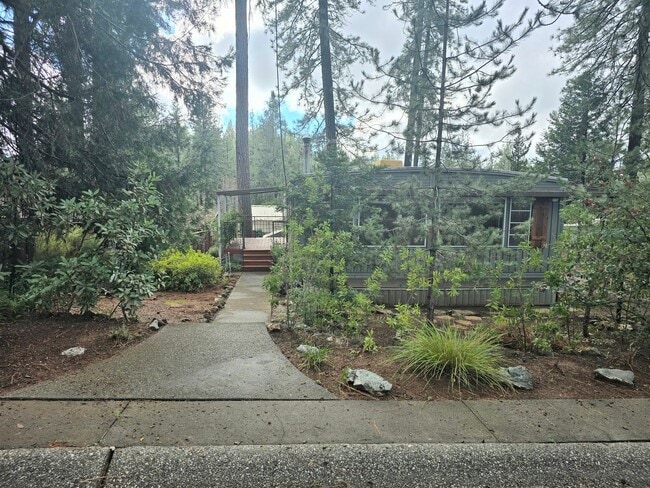 property at 586 W Dundee Ct