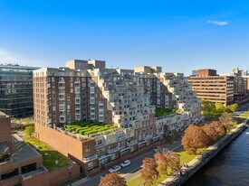 75-83-83 Cambridge Pkwy in Cambridge, MA - Building Photo