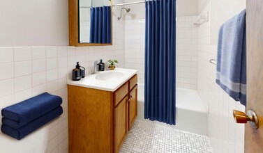 2216 Pleasant Ave, Unit 205 in Minneapolis, MN - Foto de edificio - Building Photo