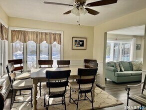 51 Billow Rd in East Lyme, CT - Foto de edificio - Building Photo