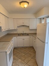 1240 Avenue A, Unit A in Westwego, LA - Foto de edificio - Building Photo