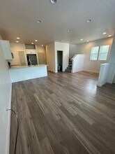 1466 W 11380 S in South Jordan, UT - Foto de edificio - Building Photo