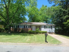 905 Colquitt Cir in Albany, GA - Building Photo