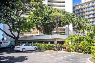 Sans Souci in Honolulu, HI - Building Photo - Building Photo
