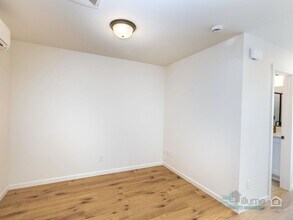 8331 SE Kinnaman St-Unit -Unit B in Hillsboro, OR - Building Photo - Building Photo