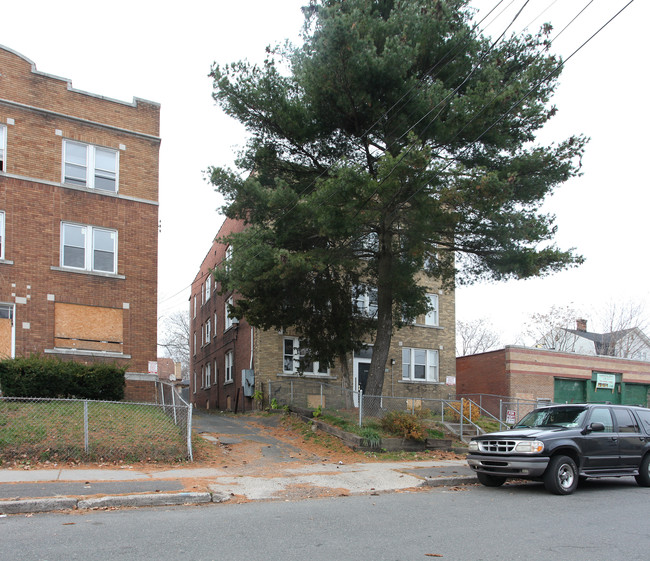 53-55 Acton St in Hartford, CT - Foto de edificio - Building Photo