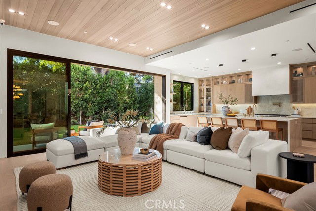 4245 Bellaire Ave in Los Angeles, CA - Building Photo - Building Photo