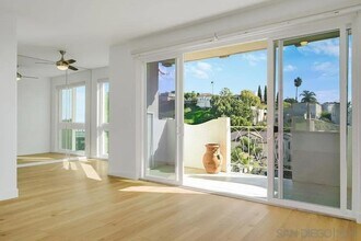 3217 Columbia St in San Diego, CA - Foto de edificio - Building Photo