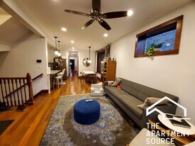 1019 W Oakdale Ave, Unit ONE in Chicago, IL - Building Photo
