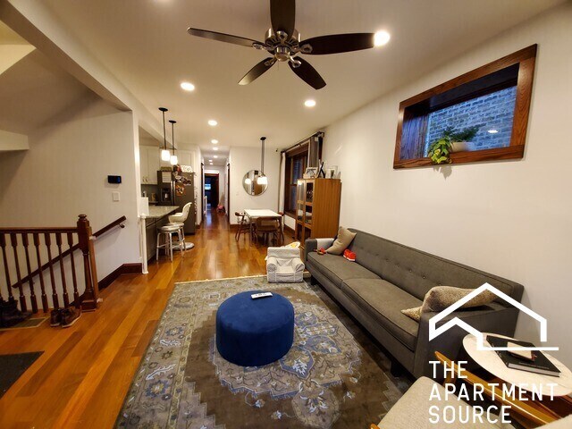 1019 W Oakdale Ave, Unit ONE in Chicago, IL - Building Photo