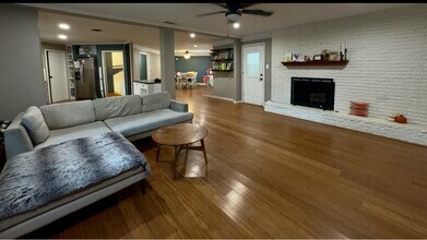 4809 Blaney Ave in Fort Worth, TX - Foto de edificio - Building Photo