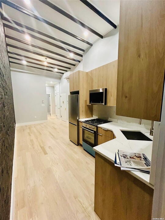 478 Woodward Ave-Unit -3L in Queens, NY - Building Photo