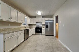 2201 Whitebluff Way in Buford, GA - Building Photo - Building Photo