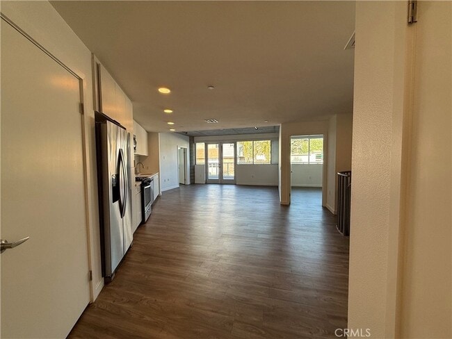 5750 Hollywood Blvd, Unit 230 in Los Angeles, CA - Building Photo - Building Photo