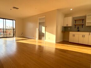 24 Corey St, Unit 305 in Everett, MA - Building Photo - Building Photo