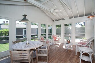 150 Elm St in Southampton, NY - Building Photo - Building Photo