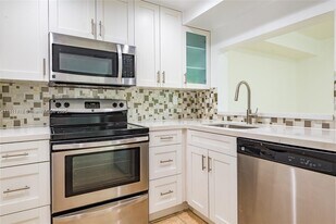 11750 SW 18th St in Miami, FL - Building Photo