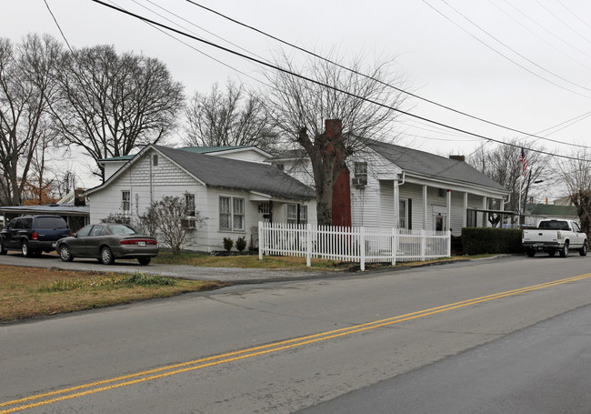 310 Cedar St in Lebanon, TN - Building Photo - Building Photo