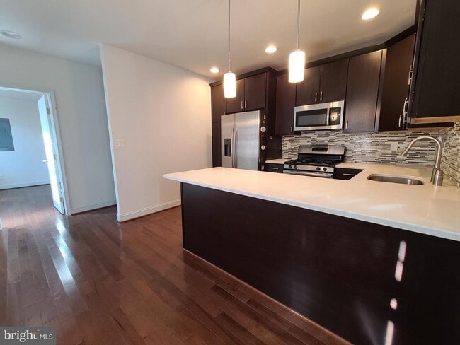 250 S Washington St in Baltimore, MD - Foto de edificio - Building Photo