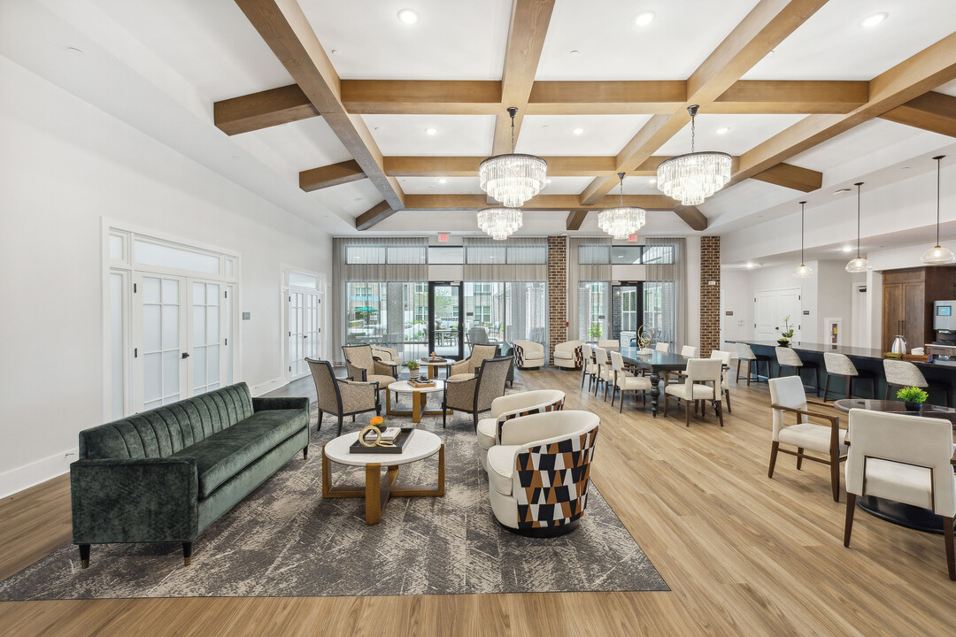 Everleigh Deerfield 55+ Active Adult Apartment Homes in Alpharetta, GA - Foto de edificio