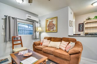 1409 Maple St in Clearwater, FL - Building Photo - Building Photo