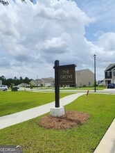 214 Coneflower Rd in Bloomingdale, GA - Foto de edificio - Building Photo