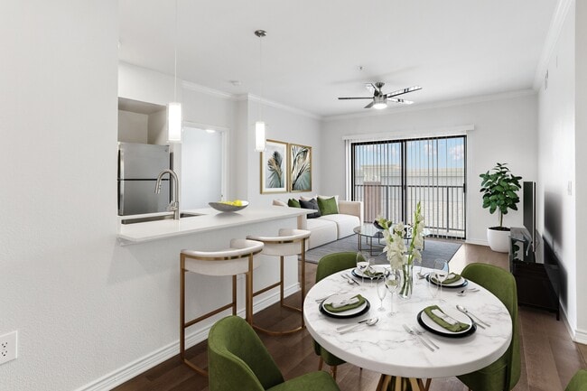 Residences at the Collection in Carrollton, TX - Foto de edificio - Building Photo