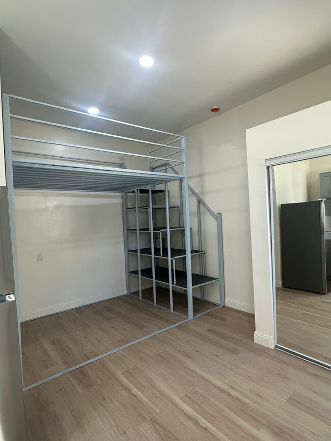 1223 Elden Ave, Unit D in Los Angeles, CA - Foto de edificio - Building Photo