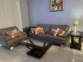 8900 Washington St in Pembroke Pines, FL - Foto de edificio - Building Photo