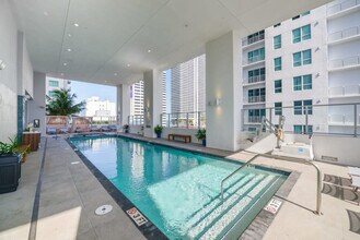 227 NE 2nd St in Miami, FL - Building Photo - Building Photo