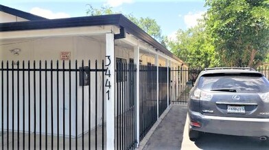 3445 Altos Ave, Unit 3445 in Sacramento, CA - Foto de edificio - Building Photo